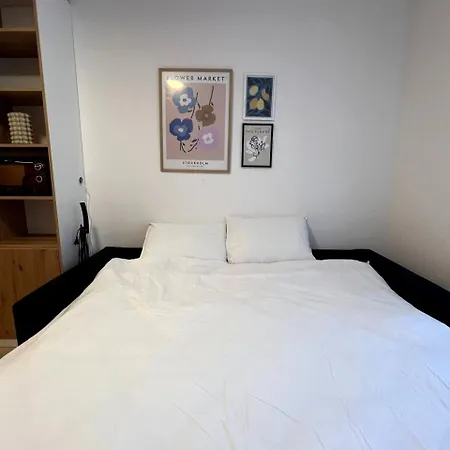 Cozy Centre Of 10 דירה