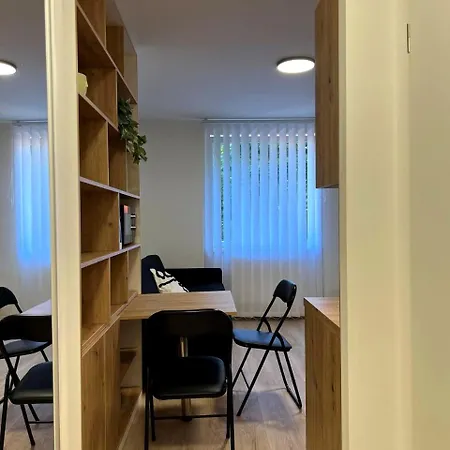 Cozy Centre Of 10